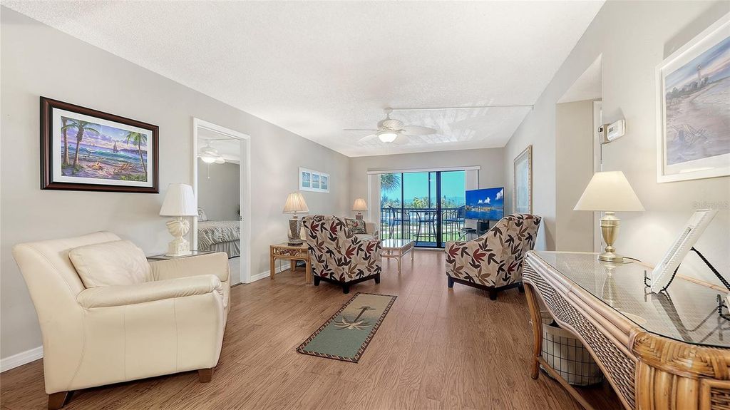 Image 9 of property listing at 6116 43RD STREET W 305D, Bradenton, FL 34210
