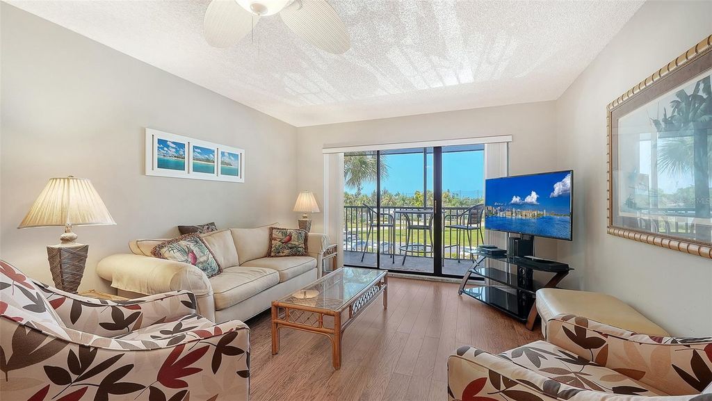 Image 10 of property listing at 6116 43RD STREET W 305D, Bradenton, FL 34210