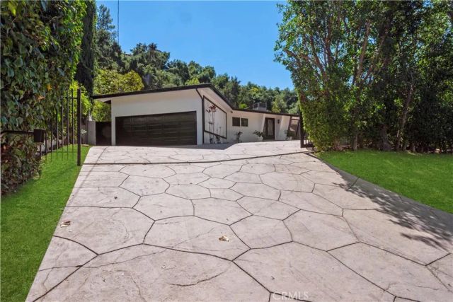 3267 Laurel Canyon Boulevard, Studio City, CA 91604