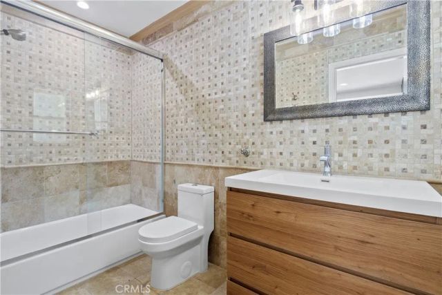 3267 Laurel Canyon Boulevard, Studio City, CA 91604
