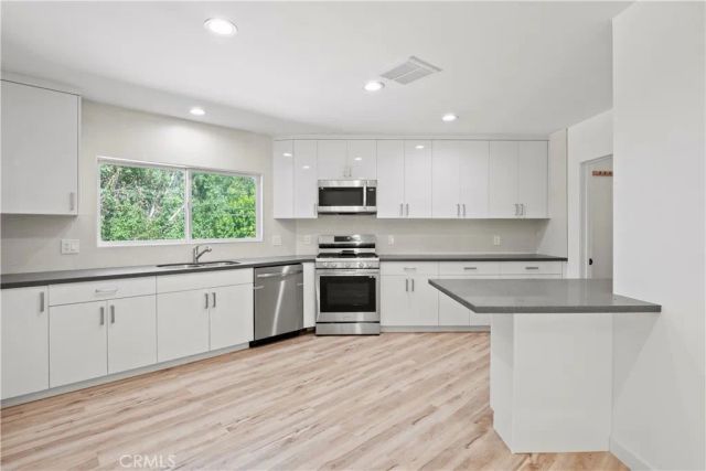 3267 Laurel Canyon Boulevard, Studio City, CA 91604