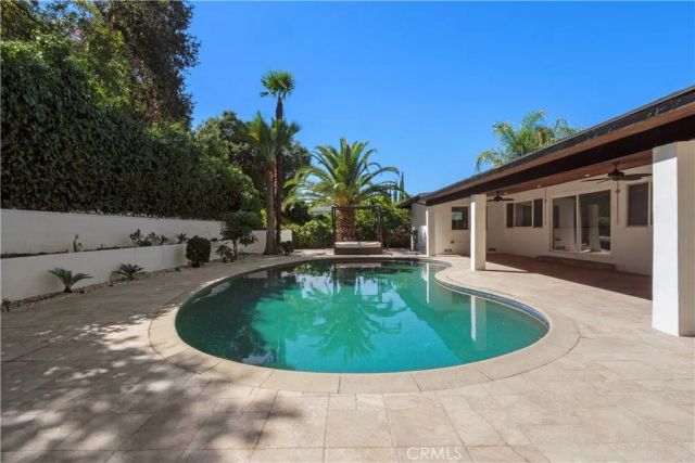 3267 Laurel Canyon Boulevard, Studio City, CA 91604