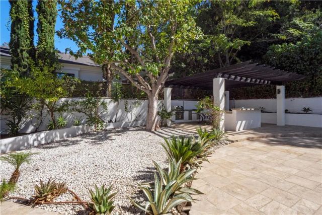 3267 Laurel Canyon Boulevard, Studio City, CA 91604