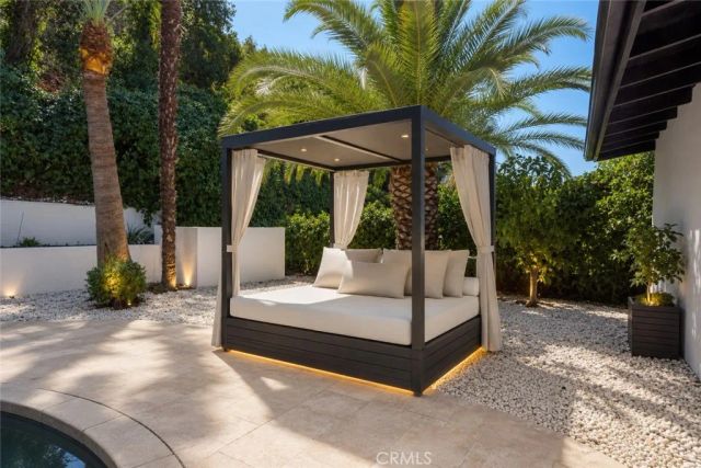 3267 Laurel Canyon Boulevard, Studio City, CA 91604