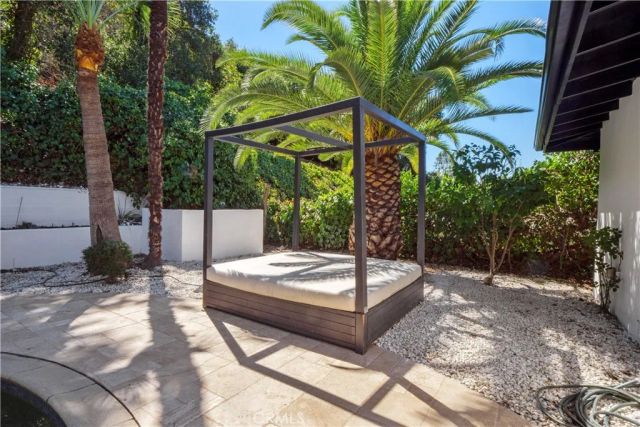 3267 Laurel Canyon Boulevard, Studio City, CA 91604