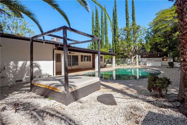 3267 Laurel Canyon Boulevard, Studio City, CA 91604