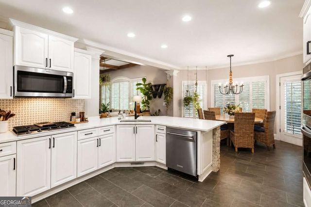 914 Meadow Club Court, Suwanee, GA 30024