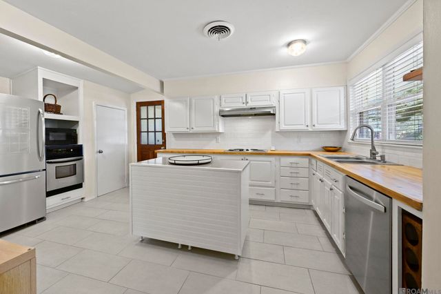 5173 Woodside Dr, Baton Rouge, LA 70808