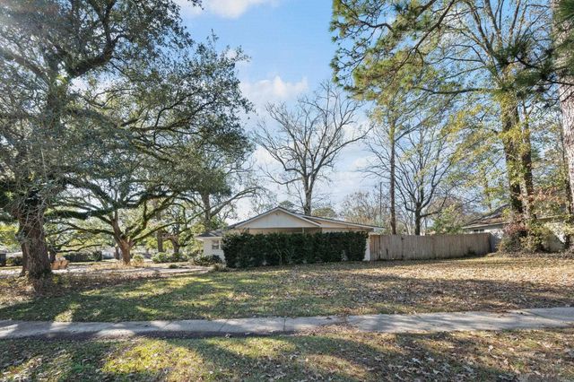 5173 Woodside Dr, Baton Rouge, LA 70808