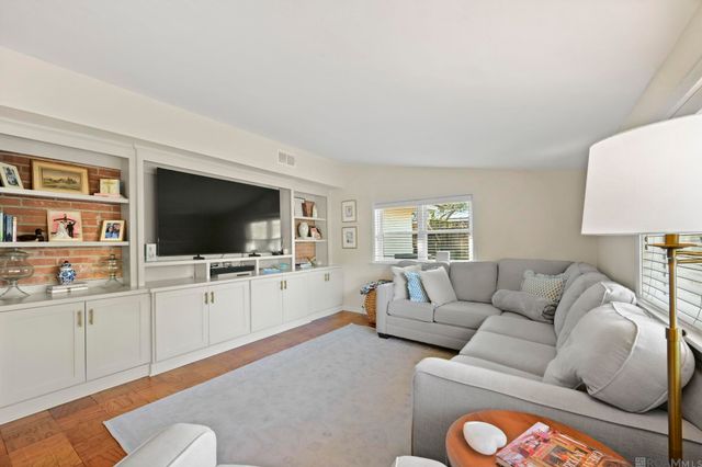 5173 Woodside Dr, Baton Rouge, LA 70808