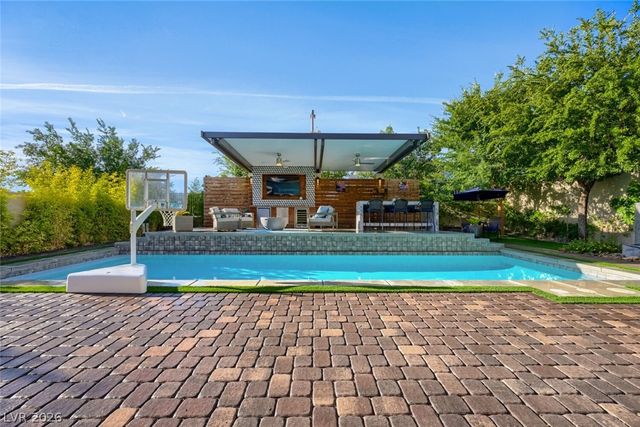 10313 Jade Point Drive, Las Vegas, NV 89135