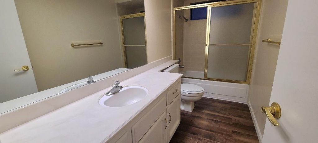 Image 14 of property listing at 6300 N Palm # 108, Fresno, CA 93704