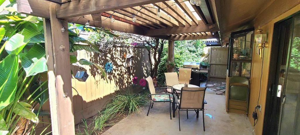 Image 17 of property listing at 6300 N Palm # 108, Fresno, CA 93704