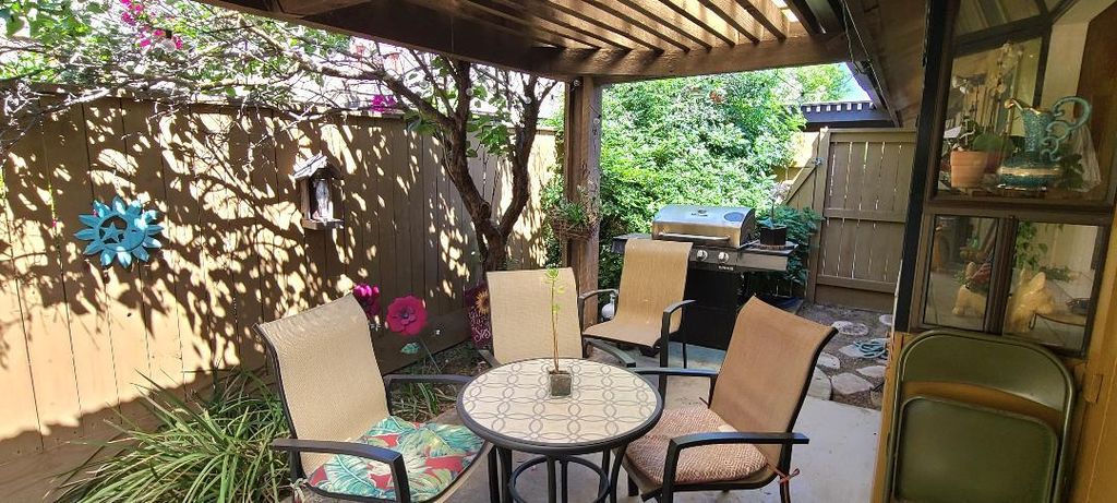 Image 18 of property listing at 6300 N Palm # 108, Fresno, CA 93704