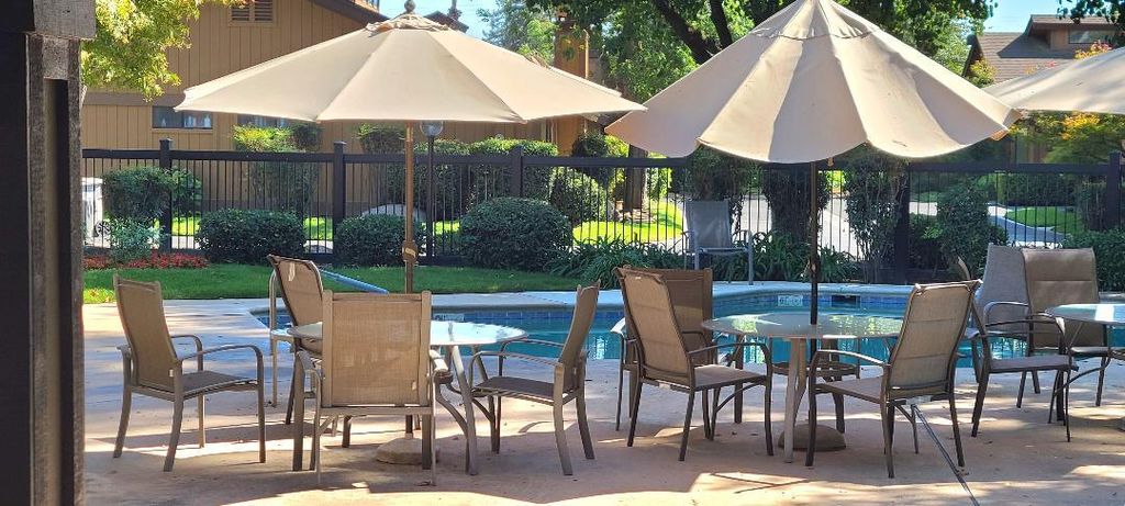 Image 19 of property listing at 6300 N Palm # 108, Fresno, CA 93704