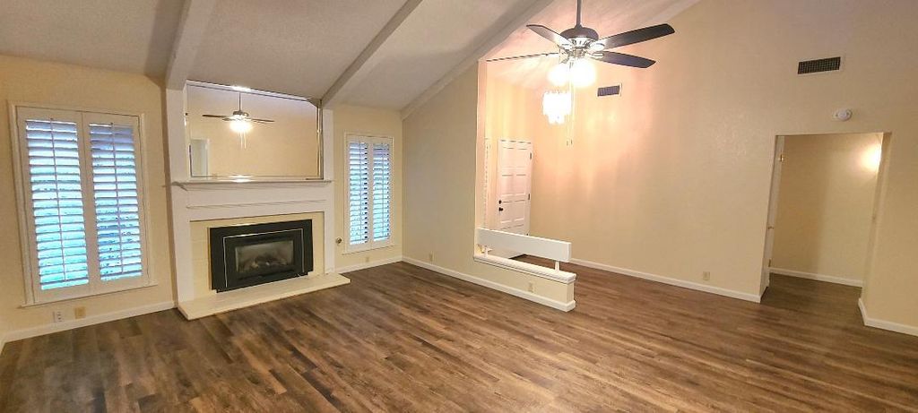 Image 2 of property listing at 6300 N Palm # 108, Fresno, CA 93704