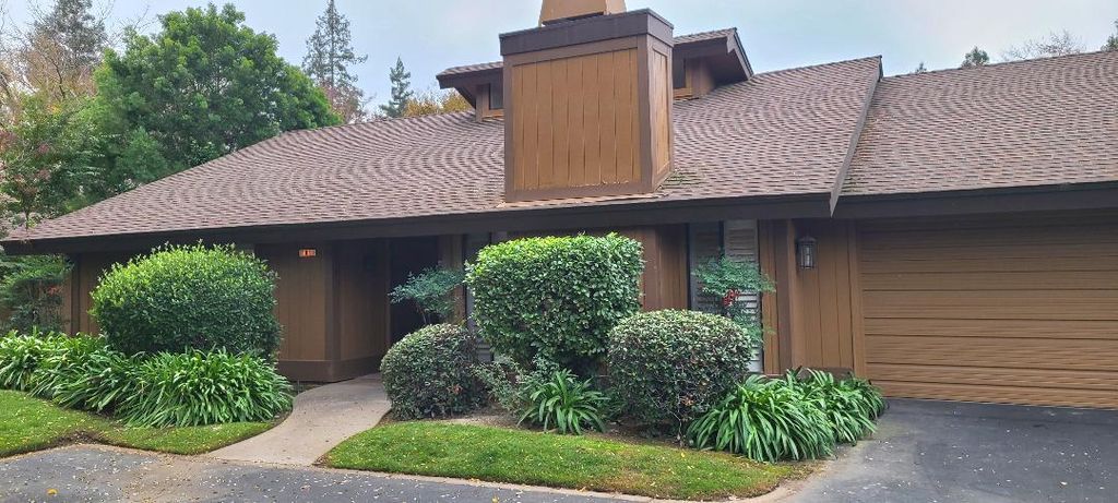 Image 3 of property listing at 6300 N Palm # 108, Fresno, CA 93704