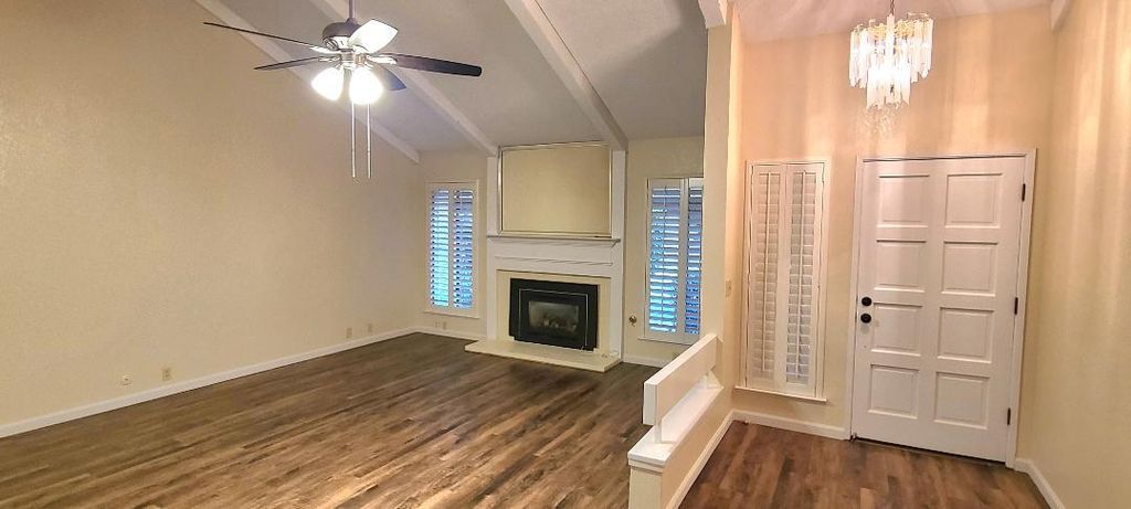 Image 4 of property listing at 6300 N Palm # 108, Fresno, CA 93704