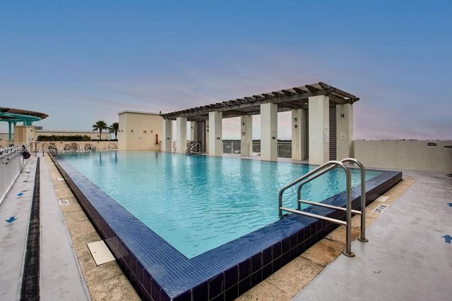 7285 SW 90th St D613, Miami, FL 33156