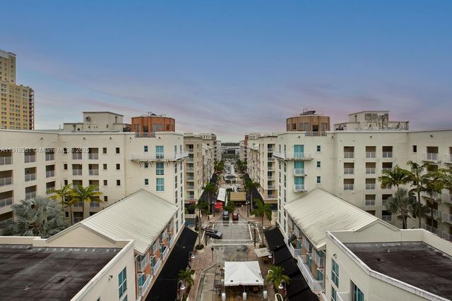 7285 SW 90th St D613, Miami, FL 33156