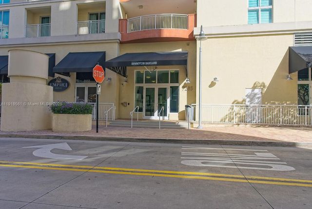 7285 SW 90th St D613, Miami, FL 33156