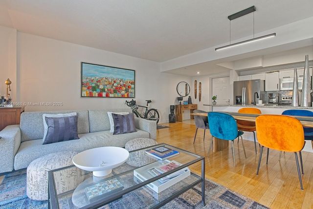 7285 SW 90th St D613, Miami, FL 33156