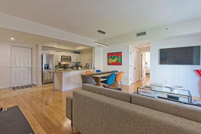 7285 SW 90th St D613, Miami, FL 33156