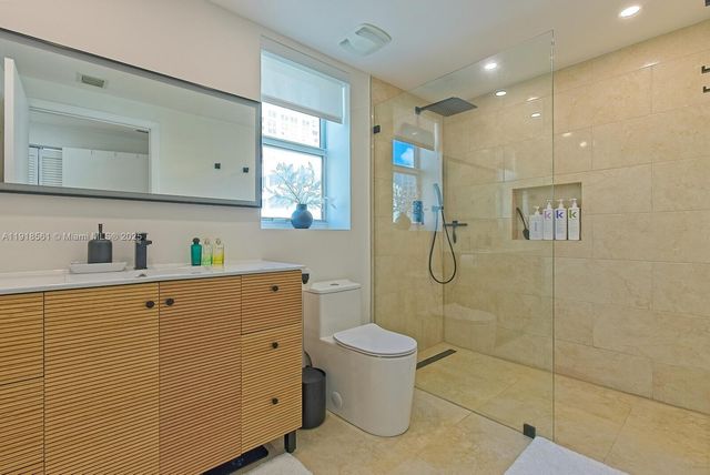 7285 SW 90th St D613, Miami, FL 33156