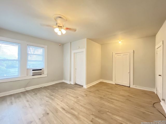319 Army Blvd Apt 8, San Antonio, TX 78215