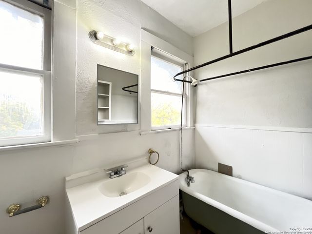 319 Army Blvd Apt 8, San Antonio, TX 78215