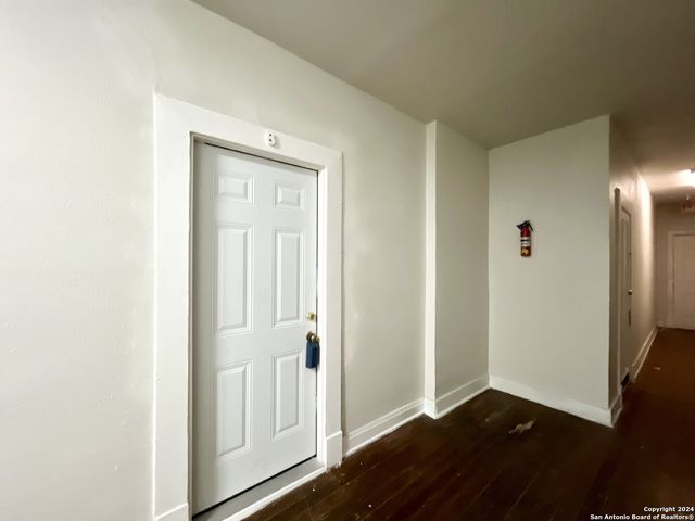 319 Army Blvd Apt 8, San Antonio, TX 78215