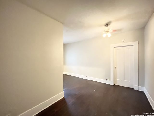 319 Army Blvd Apt 8, San Antonio, TX 78215