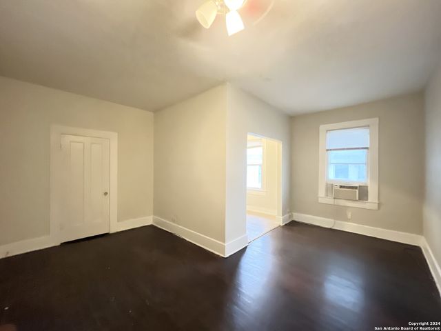 319 Army Blvd Apt 8, San Antonio, TX 78215
