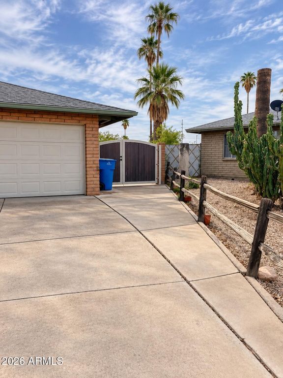 13821 N 40TH Avenue, Phoenix, AZ 85053 — photo 2