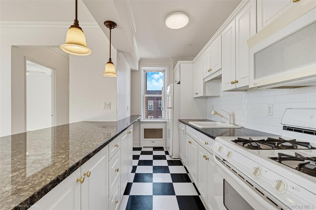 39-30 52nd Street 6F, Woodside, NY 11377 — photo 4