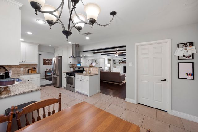 2107 Westwood Drive, Arlington, TX 76012