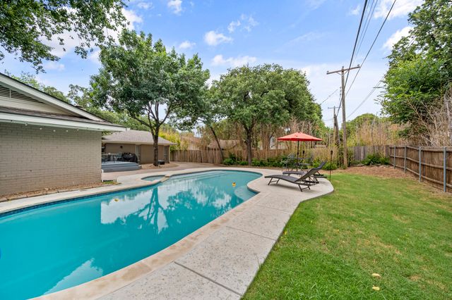 2107 Westwood Drive, Arlington, TX 76012
