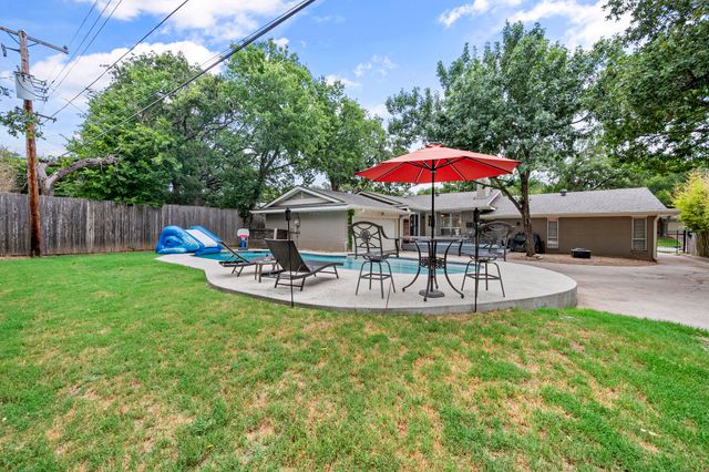 2107 Westwood Drive, Arlington, TX 76012
