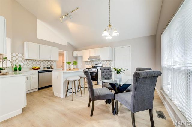 11431 Daykin Drive, St Louis, MO 63146