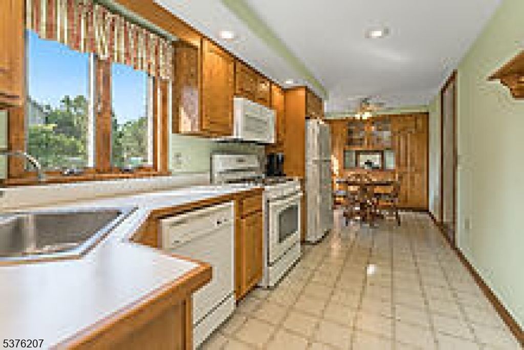 6 Franklin Street, Franklin Twp., NJ 08808