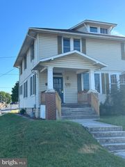 301 E MCKINLEY STREET, Chambersburg, PA 17201