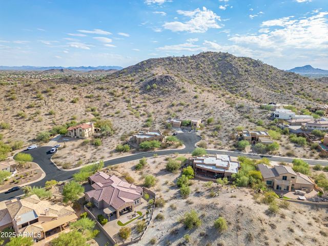 18292 W SANTA ALBERTA Lane 26, Goodyear, AZ 85338