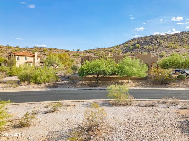 18292 W SANTA ALBERTA Lane 26, Goodyear, AZ 85338