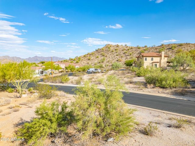 18292 W SANTA ALBERTA Lane 26, Goodyear, AZ 85338