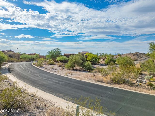 18292 W SANTA ALBERTA Lane 26, Goodyear, AZ 85338