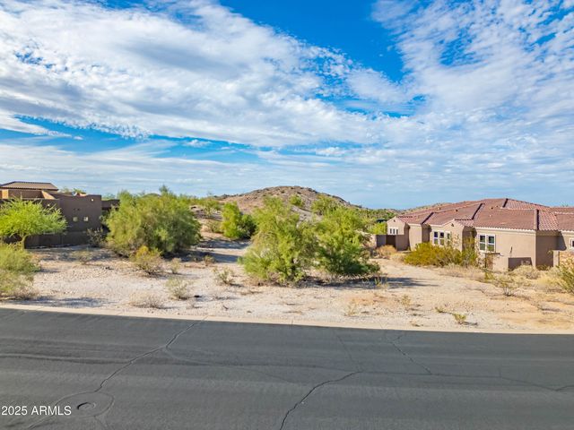 18292 W SANTA ALBERTA Lane 26, Goodyear, AZ 85338