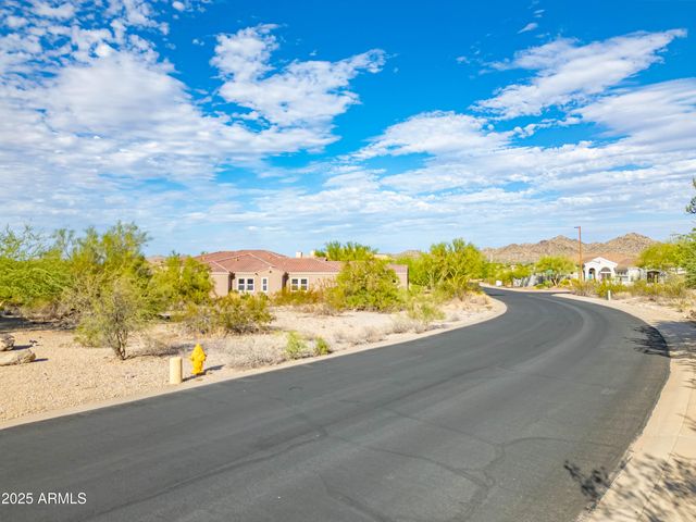 18292 W SANTA ALBERTA Lane 26, Goodyear, AZ 85338