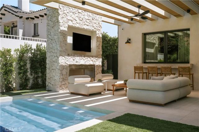 14755 Hesby Street, Sherman Oaks, CA 91403