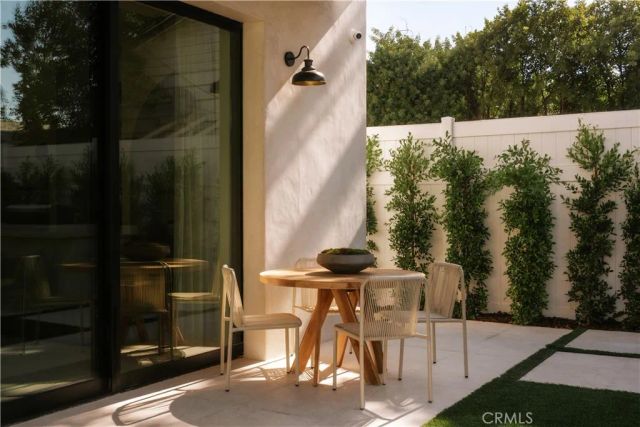 14755 Hesby Street, Sherman Oaks, CA 91403