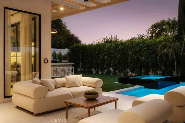 14755 Hesby Street, Sherman Oaks, CA 91403